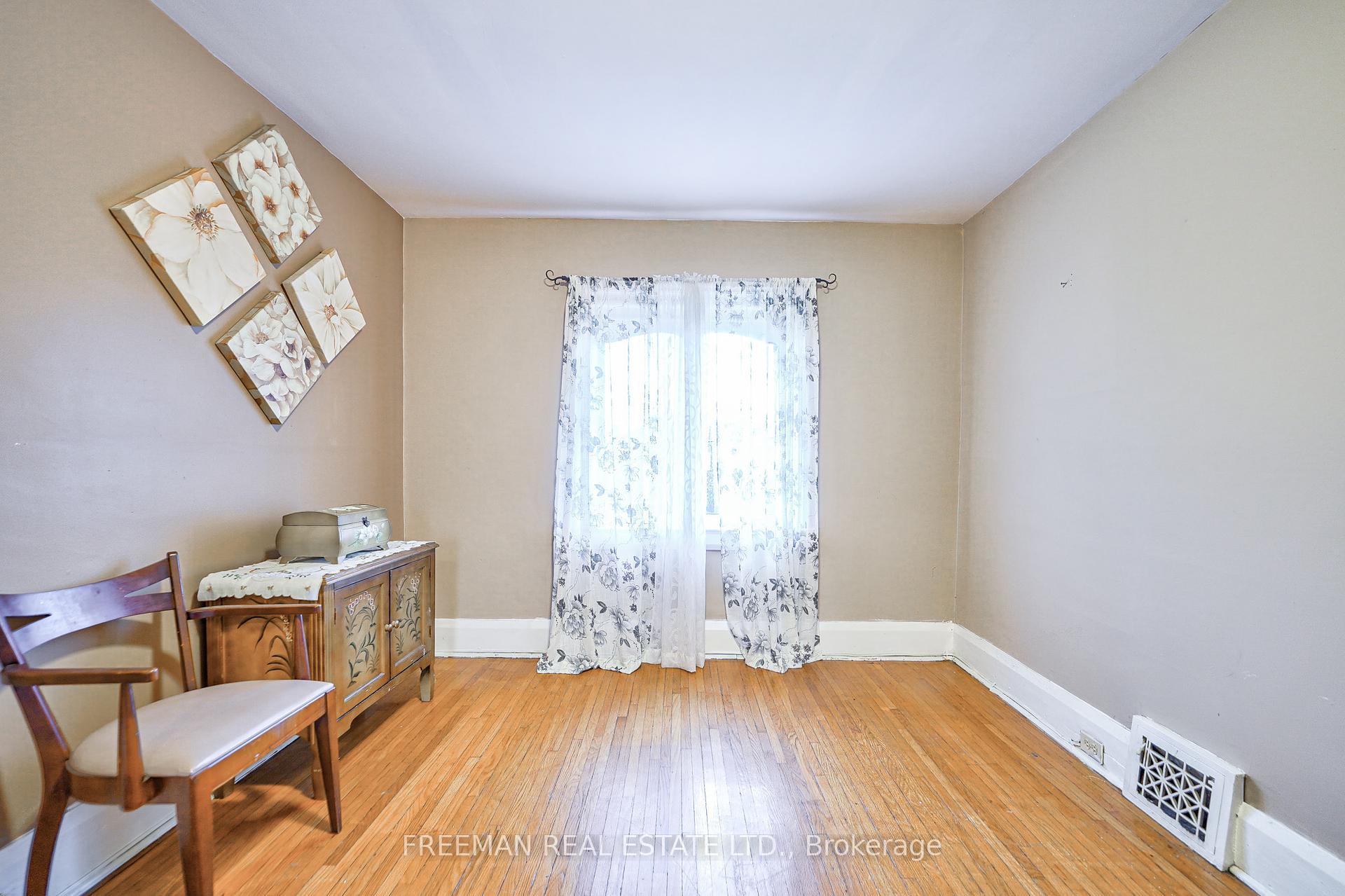 1925 Dufferin St, Toronto, ON M6E3P5 | 4 Bedroom 3 Bathroom Detached House | Image 10