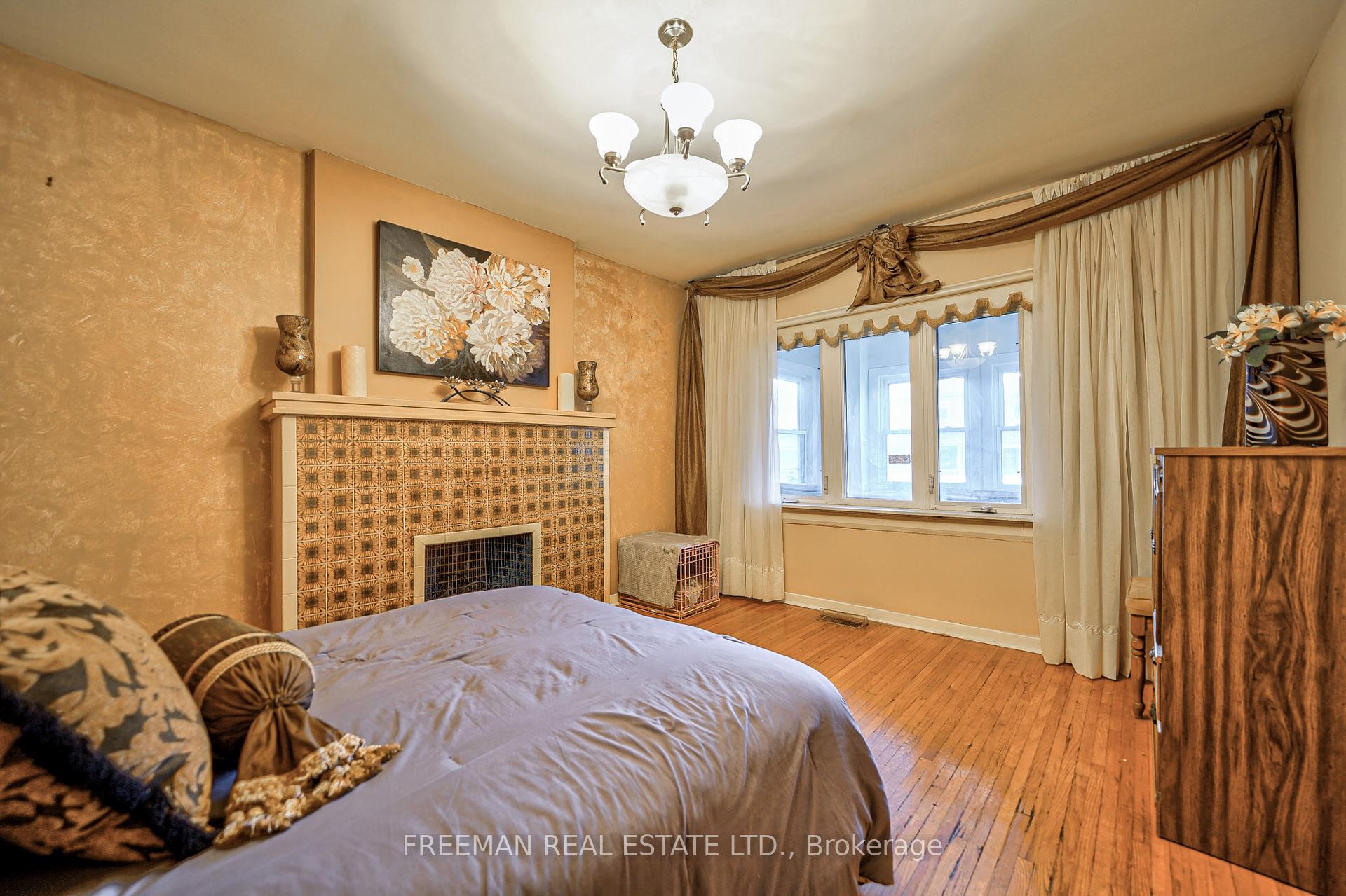 1925 Dufferin St, Toronto, ON M6E3P5 | 4 Bedroom 3 Bathroom Detached House | Image 9