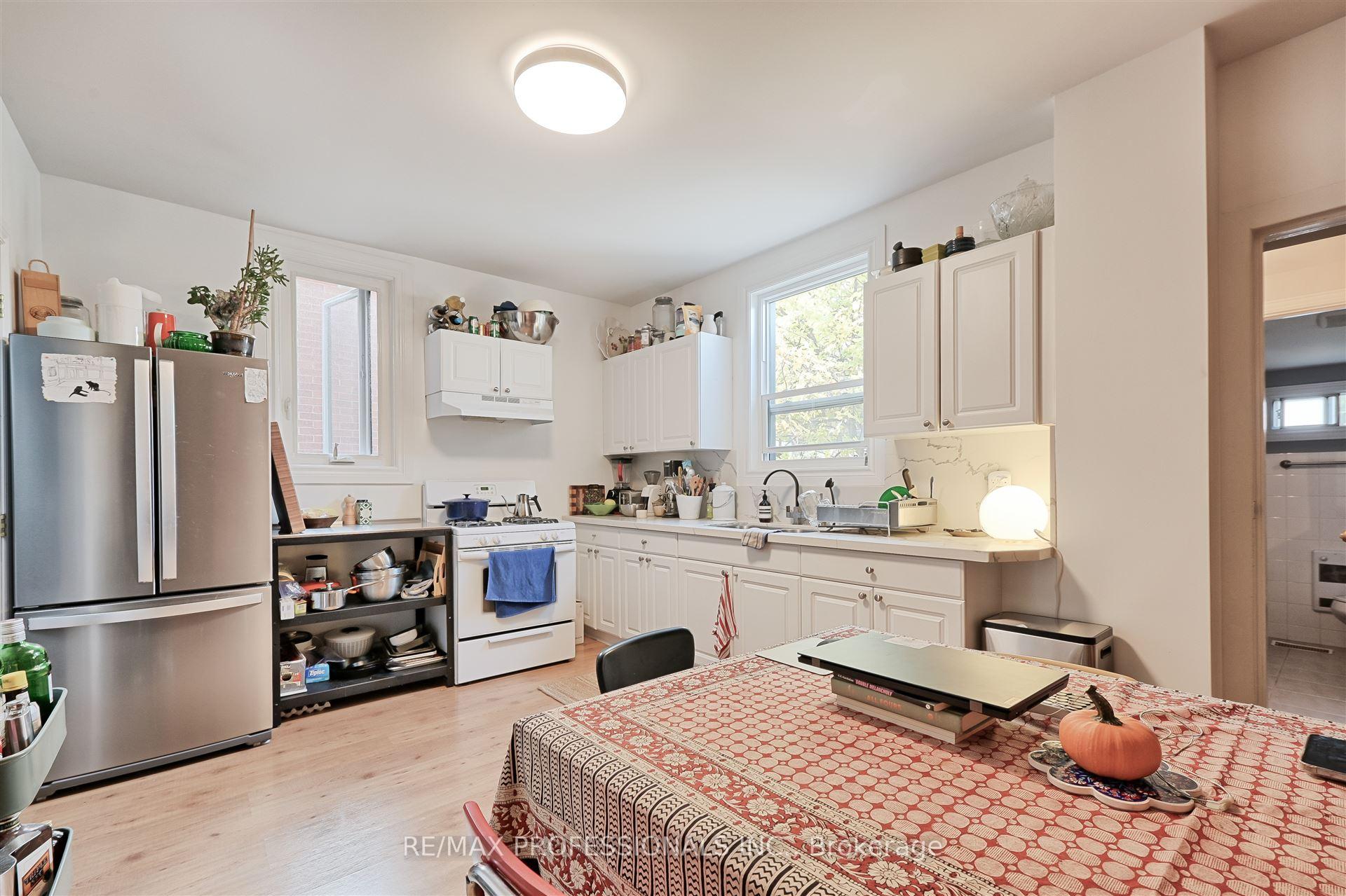 166 Grace St, Toronto, ON M6G3A6 | 5 Bedroom 4 Bathroom Semi-Detached House | Image 10