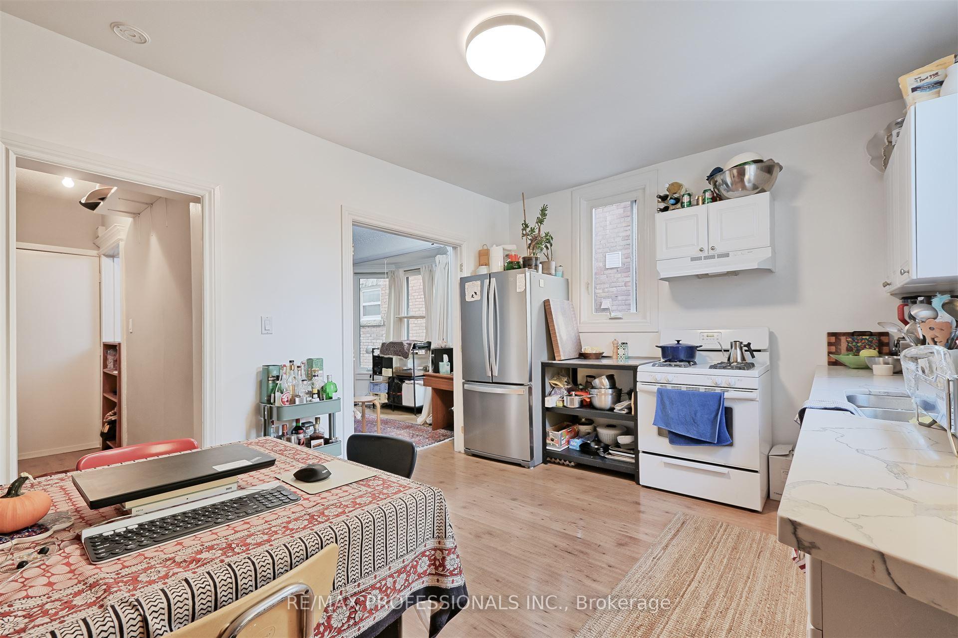 166 Grace St, Toronto, ON M6G3A6 | 5 Bedroom 4 Bathroom Semi-Detached House | Image 12