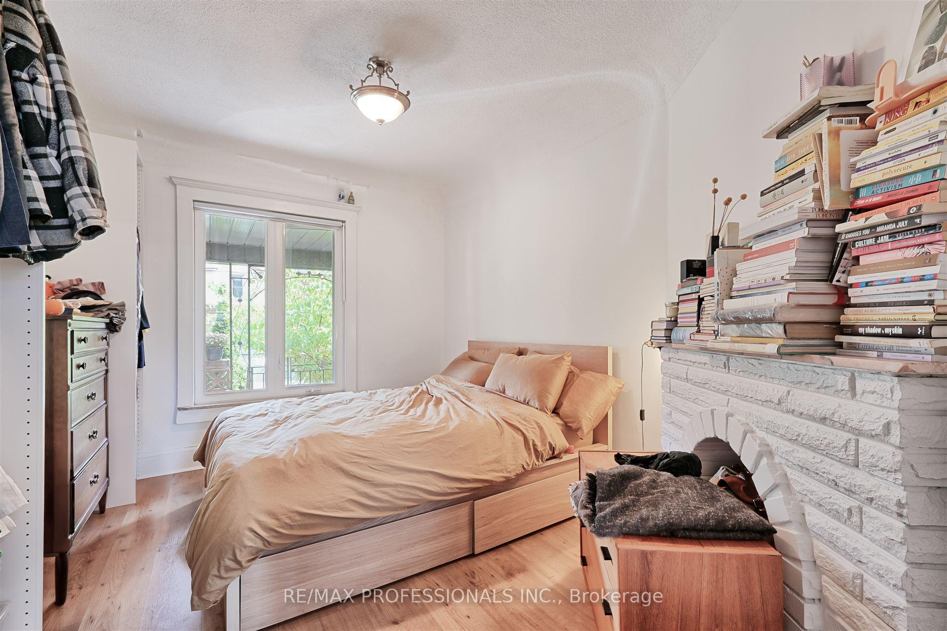 166 Grace St, Toronto, ON M6G3A6 | 5 Bedroom 4 Bathroom Semi-Detached House | Image 13