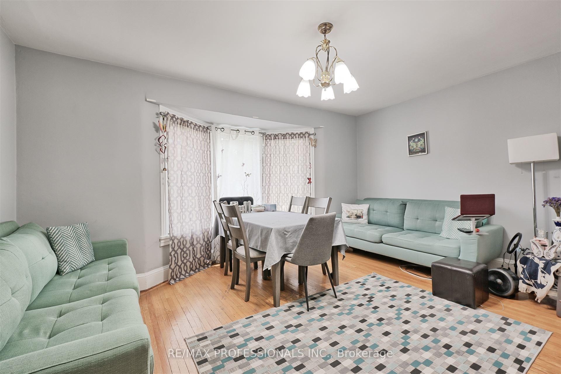 166 Grace St, Toronto, ON M6G3A6 | 5 Bedroom 4 Bathroom Semi-Detached House | Image 17