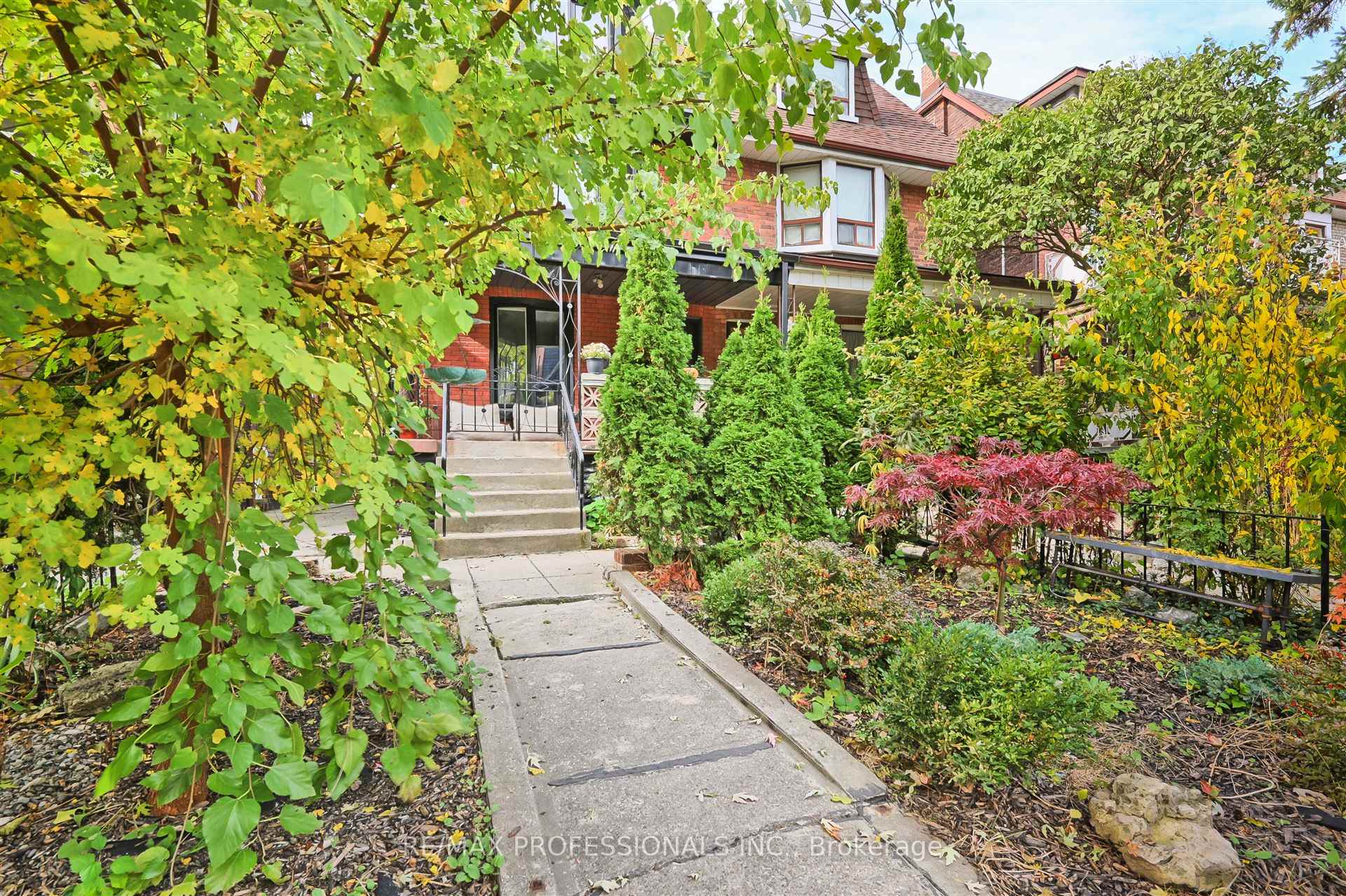 166 Grace St, Toronto, ON M6G3A6 | 5 Bedroom 4 Bathroom Semi-Detached House | Image 2