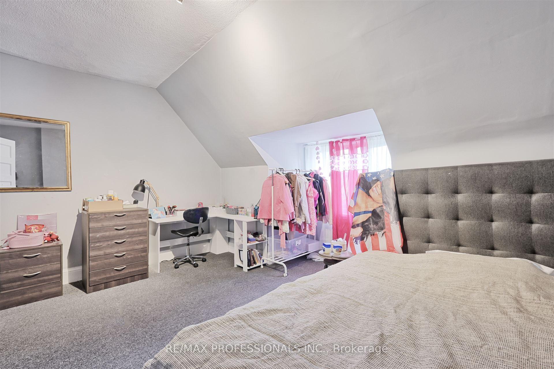 166 Grace St, Toronto, ON M6G3A6 | 5 Bedroom 4 Bathroom Semi-Detached House | Image 26