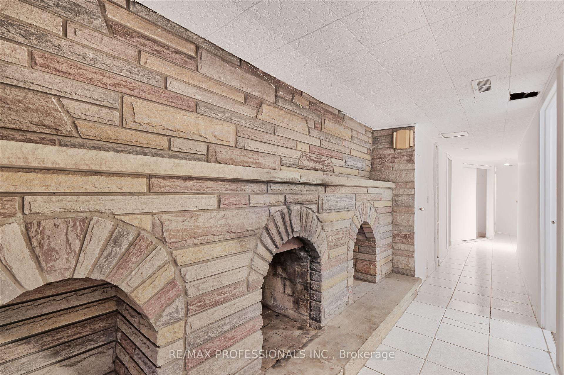 166 Grace St, Toronto, ON M6G3A6 | 5 Bedroom 4 Bathroom Semi-Detached House | Image 28