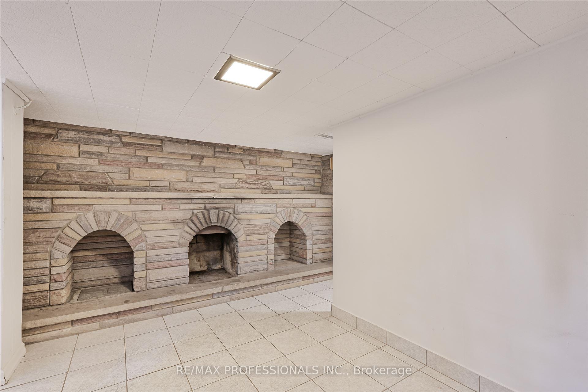 166 Grace St, Toronto, ON M6G3A6 | 5 Bedroom 4 Bathroom Semi-Detached House | Image 29