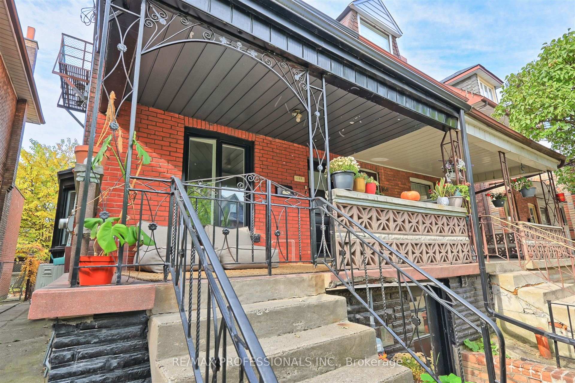 166 Grace St, Toronto, ON M6G3A6 | 5 Bedroom 4 Bathroom Semi-Detached House | Image 3