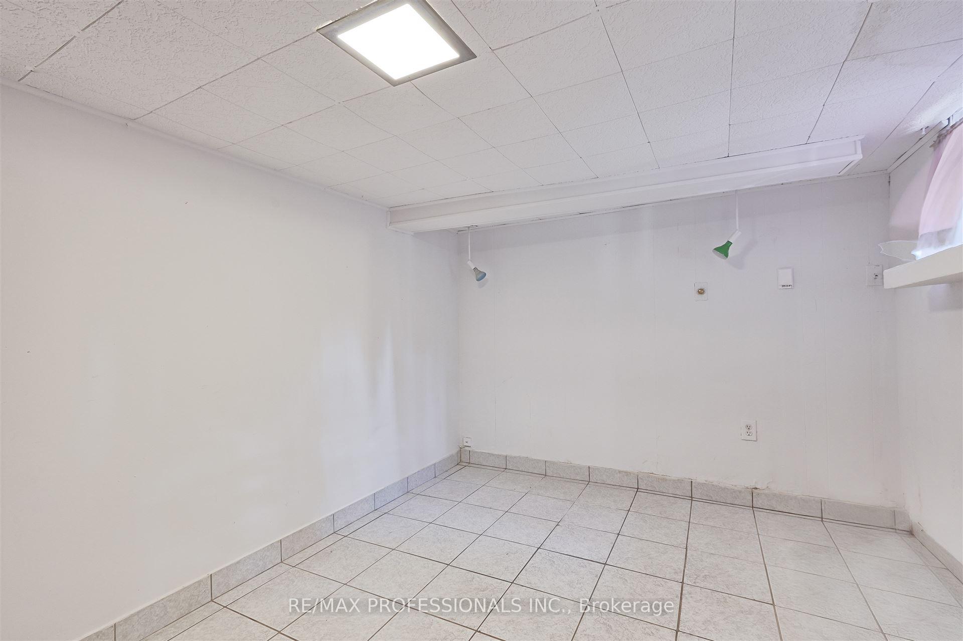 166 Grace St, Toronto, ON M6G3A6 | 5 Bedroom 4 Bathroom Semi-Detached House | Image 30