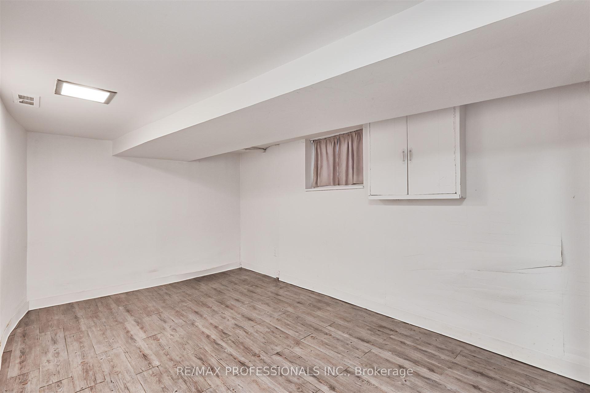 166 Grace St, Toronto, ON M6G3A6 | 5 Bedroom 4 Bathroom Semi-Detached House | Image 32