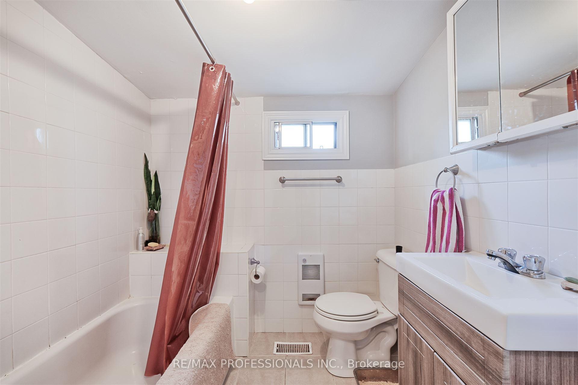 166 Grace St, Toronto, ON M6G3A6 | 5 Bedroom 4 Bathroom Semi-Detached House | Image 33