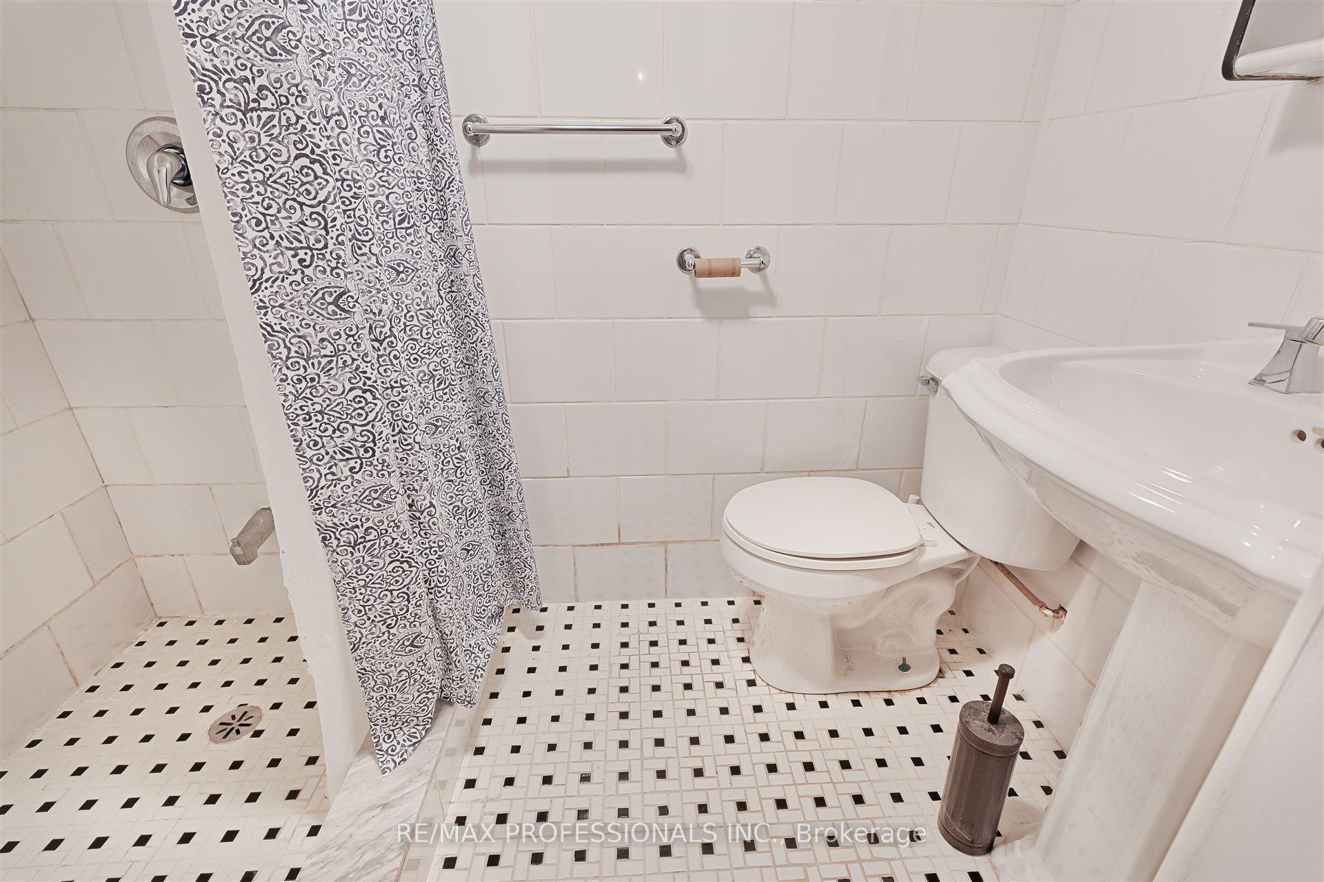 166 Grace St, Toronto, ON M6G3A6 | 5 Bedroom 4 Bathroom Semi-Detached House | Image 34