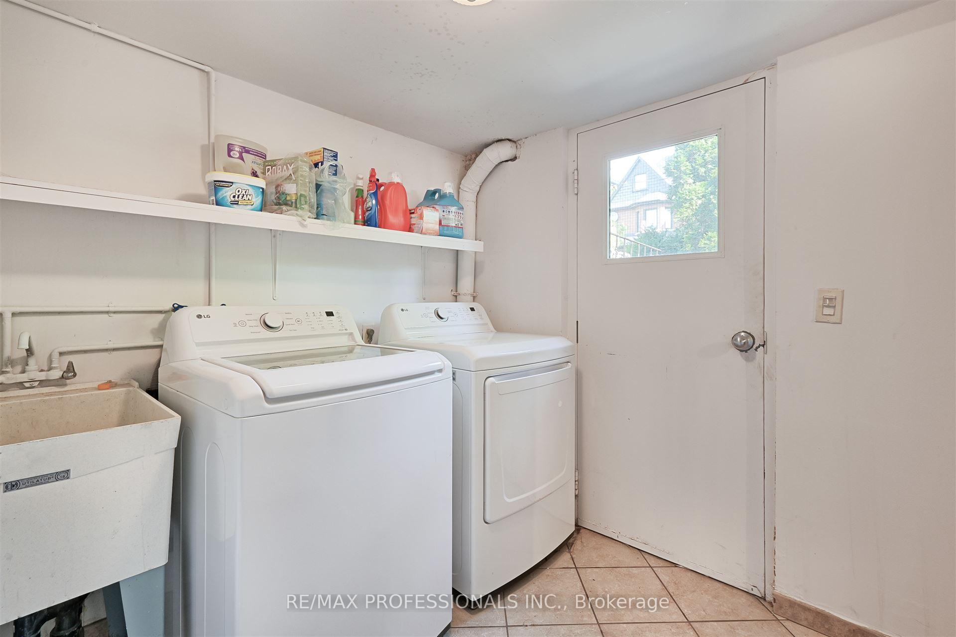 166 Grace St, Toronto, ON M6G3A6 | 5 Bedroom 4 Bathroom Semi-Detached House | Image 35