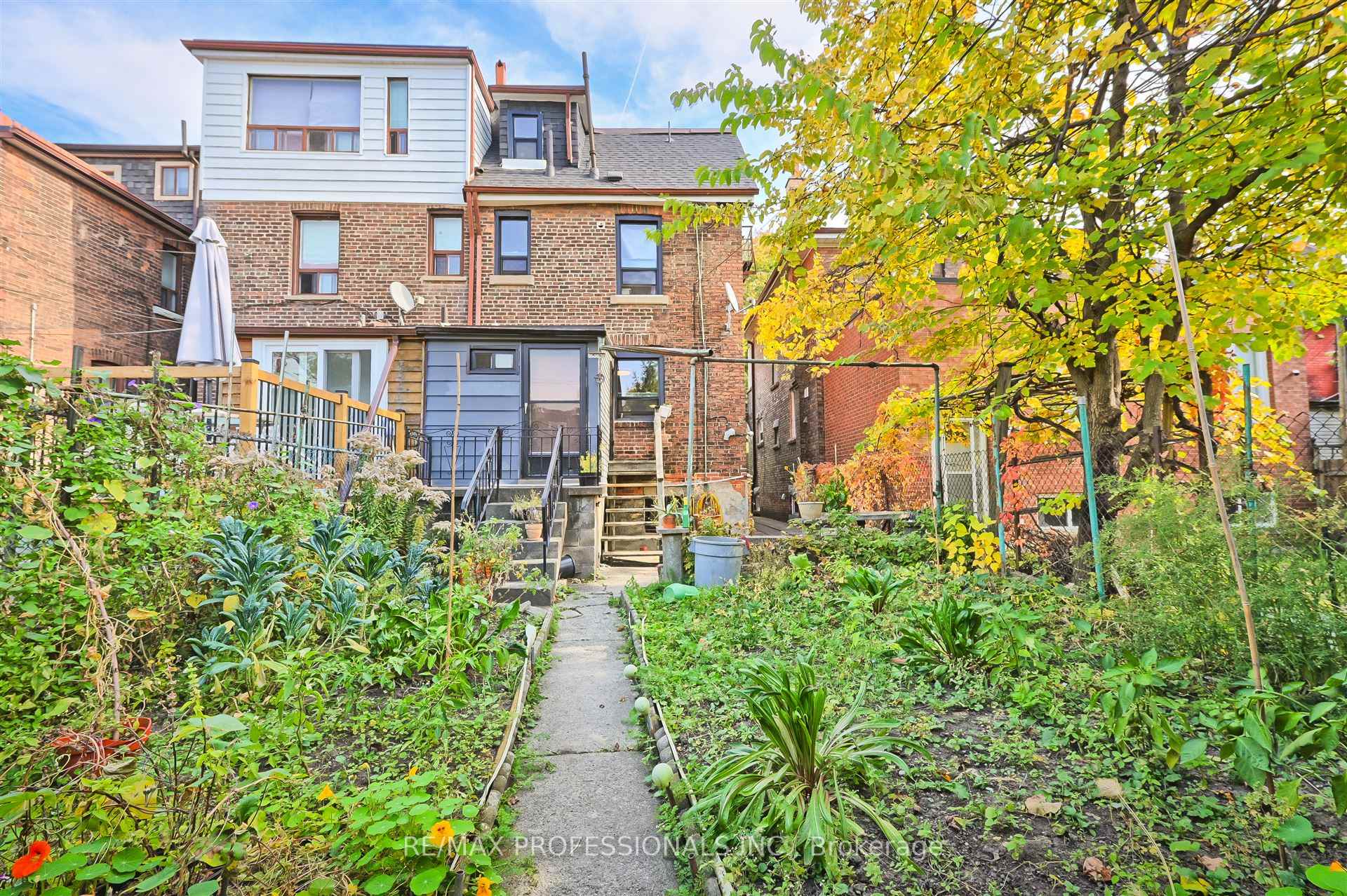 166 Grace St, Toronto, ON M6G3A6 | 5 Bedroom 4 Bathroom Semi-Detached House | Image 40