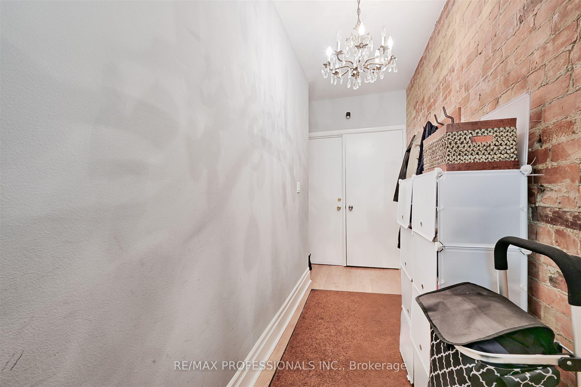 166 Grace St, Toronto, ON M6G3A6 | 5 Bedroom 4 Bathroom Semi-Detached House | Image 6