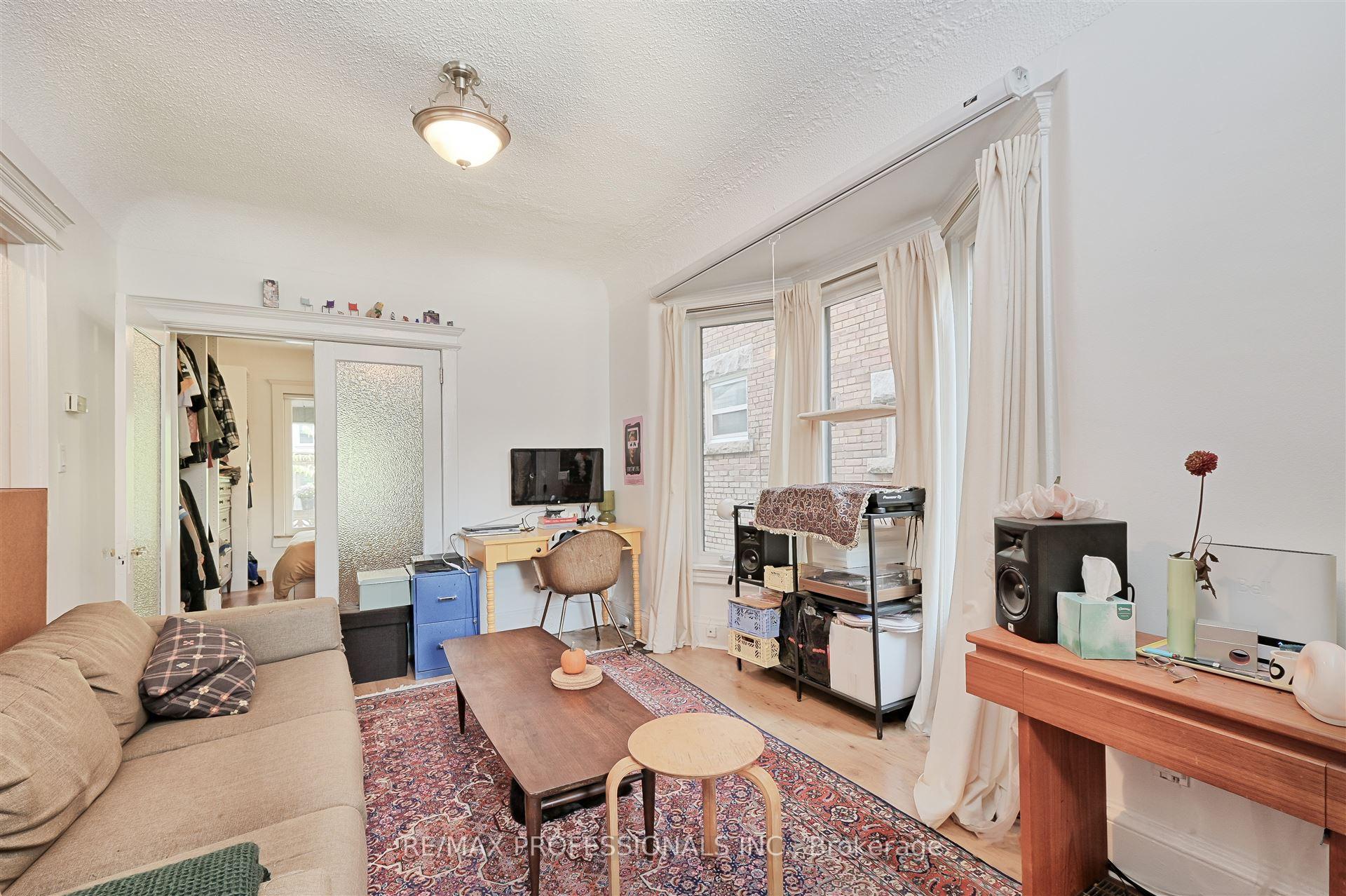 166 Grace St, Toronto, ON M6G3A6 | 5 Bedroom 4 Bathroom Semi-Detached House | Image 9