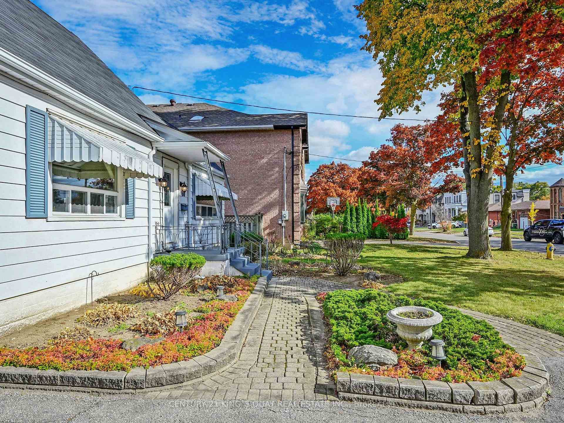 60 Northwood Dr, Toronto, ON M2M2K1 | 3 Bedroom 2 Bathroom Detached House | Image 3