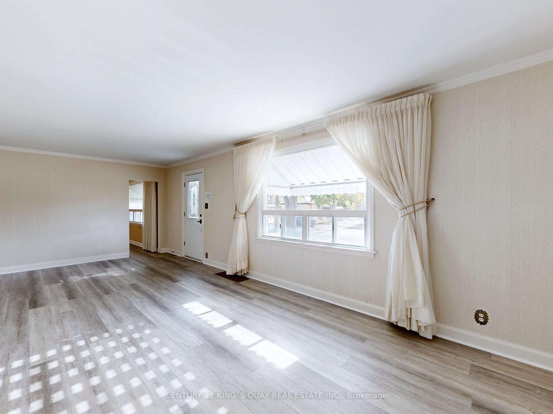 60 Northwood Dr, Toronto, ON M2M2K1 | 3 Bedroom 2 Bathroom Detached House | Image 5