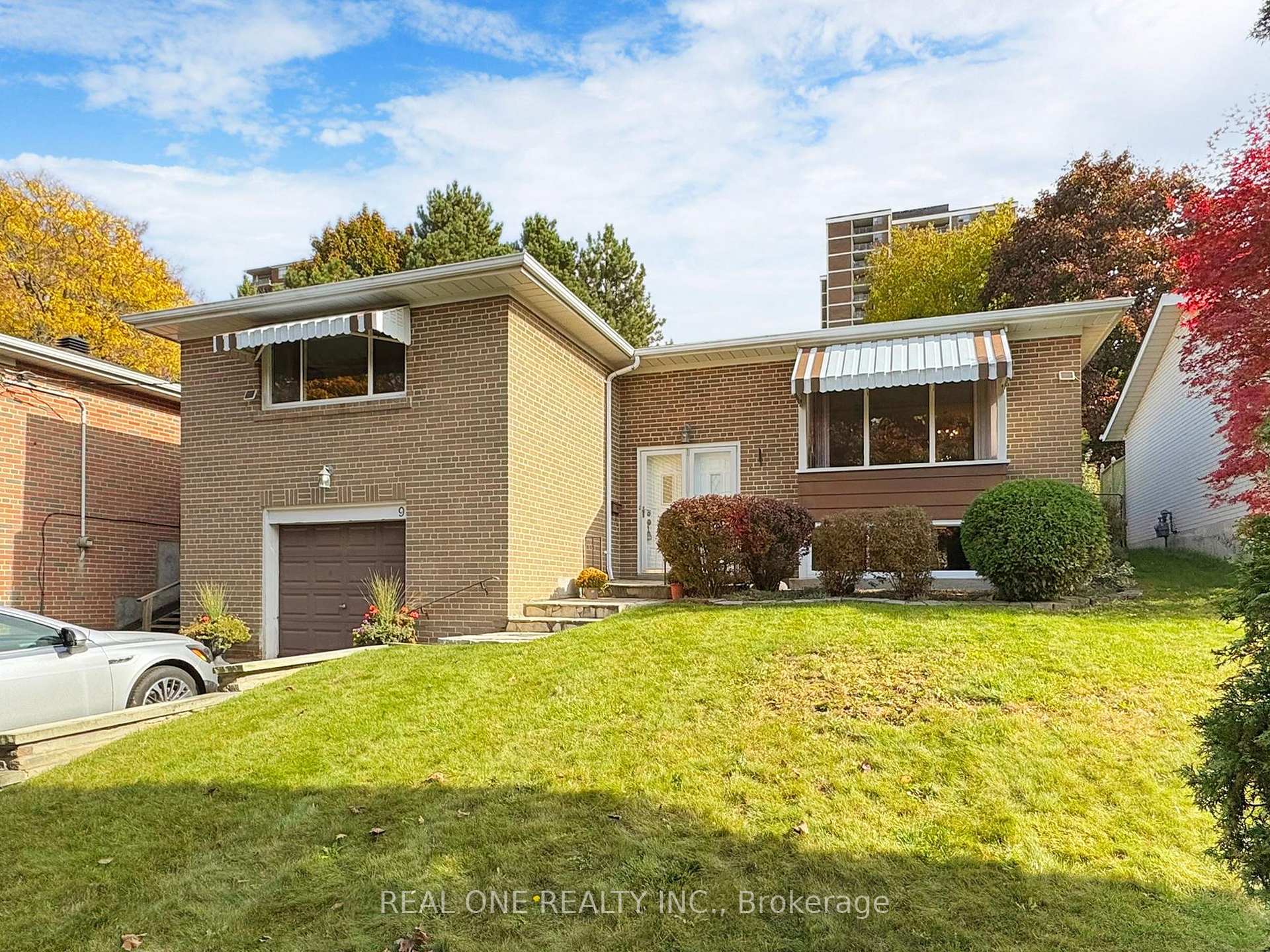 9 Lescon Rd, Toronto, ON M2J2G7 | 3 Bedroom 3 Bathroom Detached House | Image 2