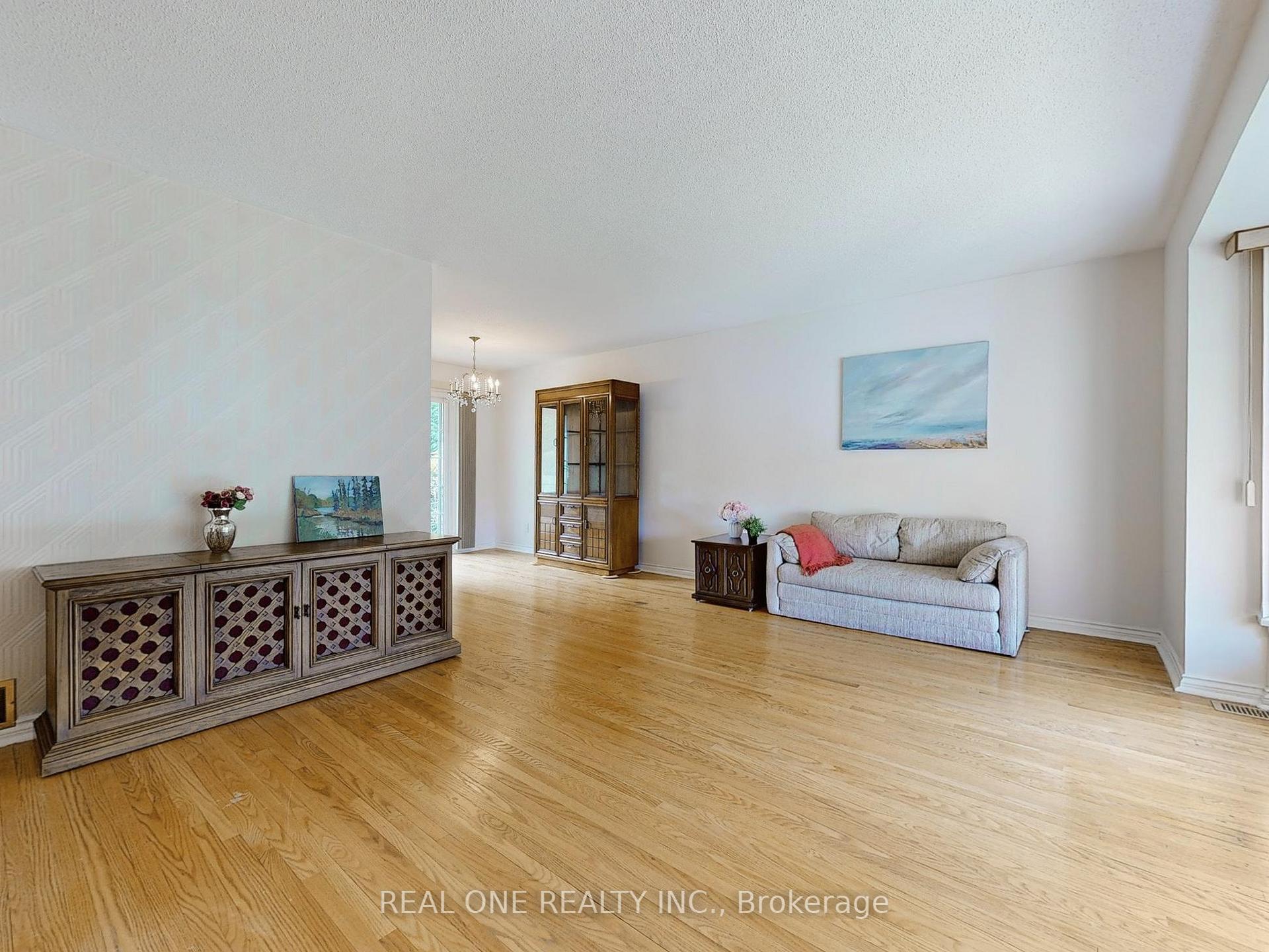 9 Lescon Rd, Toronto, ON M2J2G7 | 3 Bedroom 3 Bathroom Detached House | Image 4