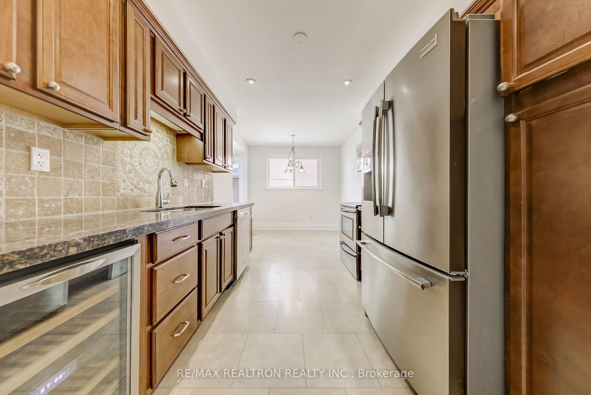 16 Wyvern Rd, Toronto, ON M2K2K4 | 4 Bedroom 3 Bathroom Detached House | Image 10