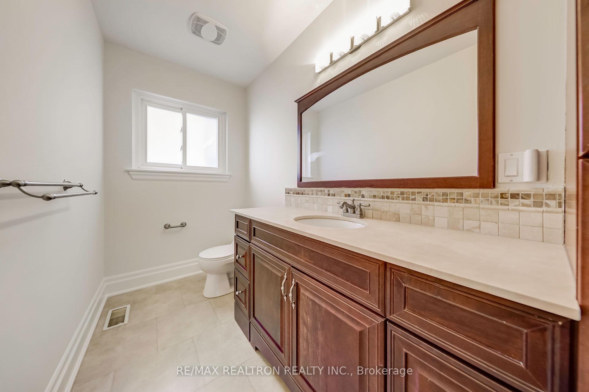 16 Wyvern Rd, Toronto, ON M2K2K4 | 4 Bedroom 3 Bathroom Detached House | Image 22