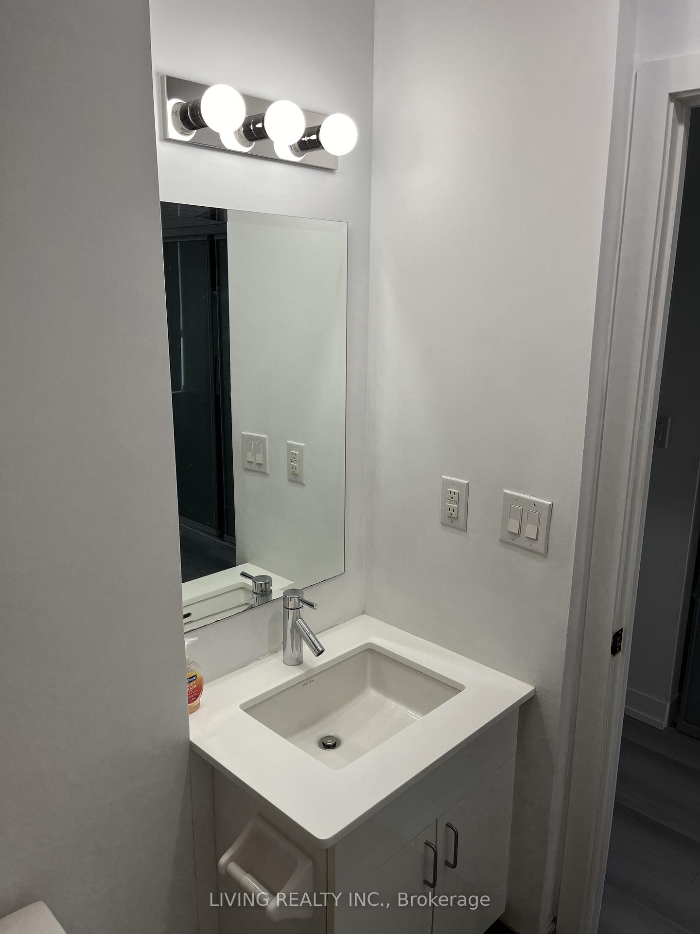 #2209 - 426 University Ave, Toronto, ON M5G1S9 | 1 Bedroom 1 Bathroom Condo Apt | Image 12