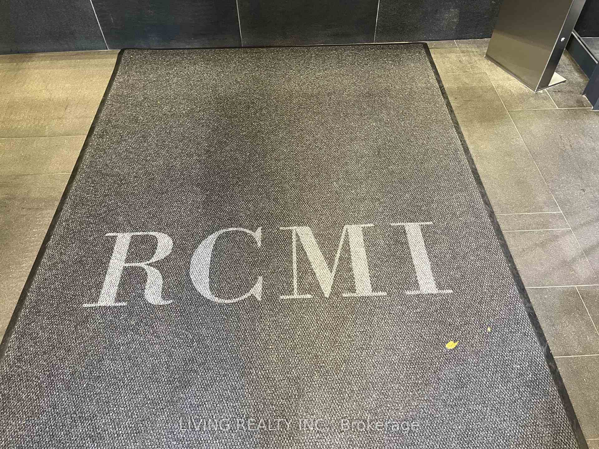 #2209 - 426 University Ave, Toronto, ON M5G1S9 | 1 Bedroom 1 Bathroom Condo Apt | Image 3