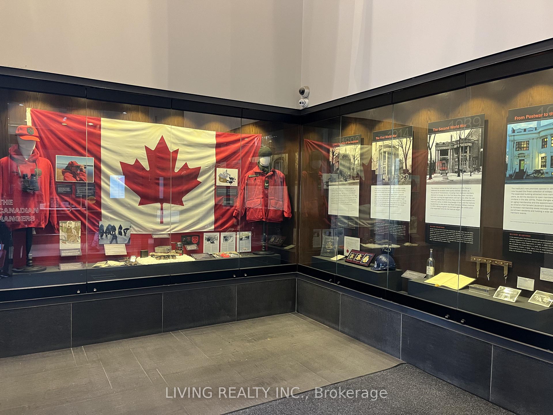 #2209 - 426 University Ave, Toronto, ON M5G1S9 | 1 Bedroom 1 Bathroom Condo Apt | Image 4