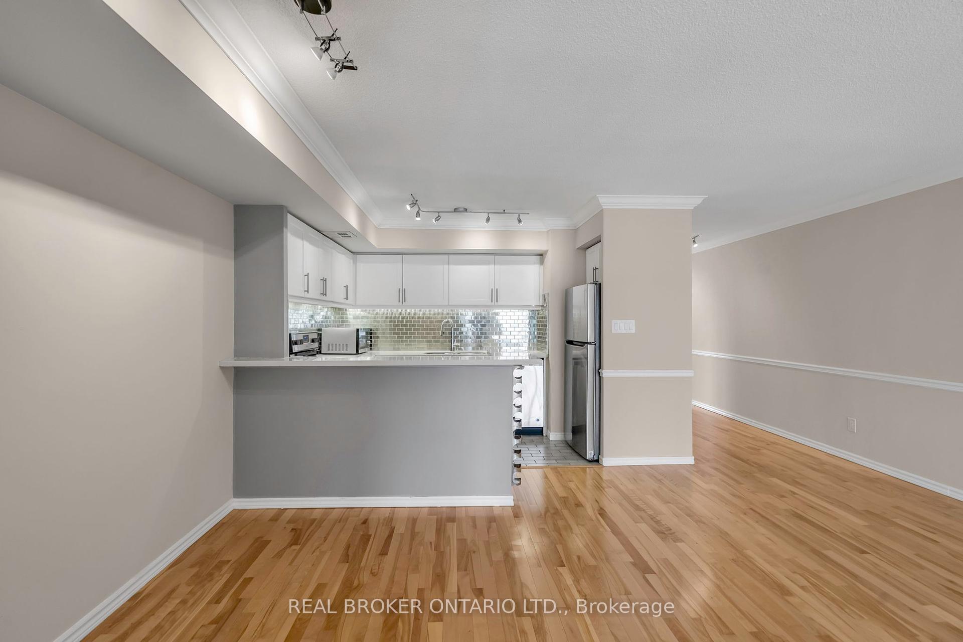 #2113 - 25 The Esplanade, Toronto, ON M5E1W5 | 1 Bedroom 2 Bathroom Condo Apt | Image 15