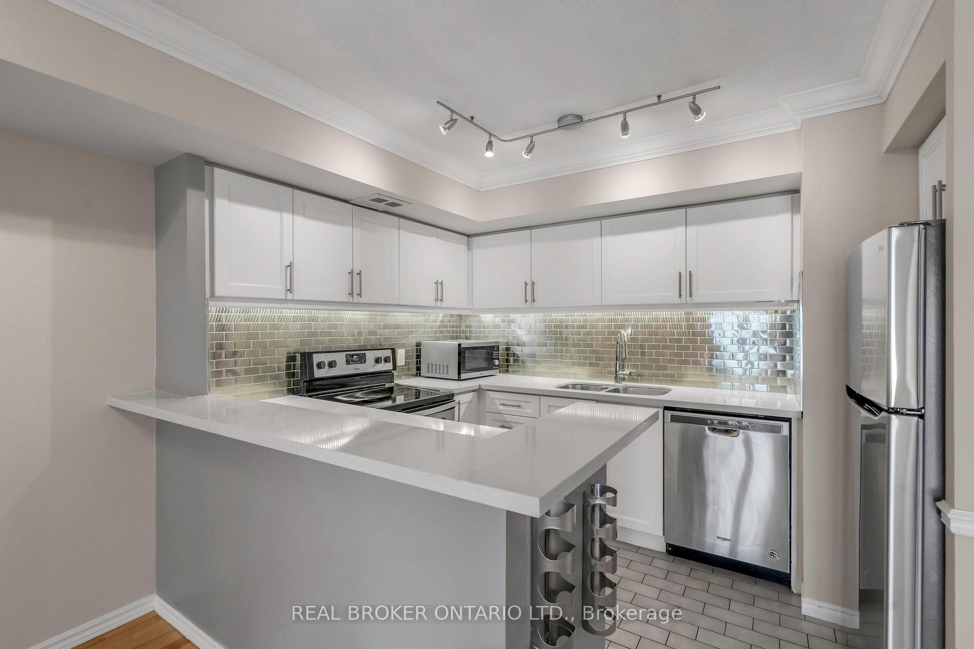 #2113 - 25 The Esplanade, Toronto, ON M5E1W5 | 1 Bedroom 2 Bathroom Condo Apt | Image 16