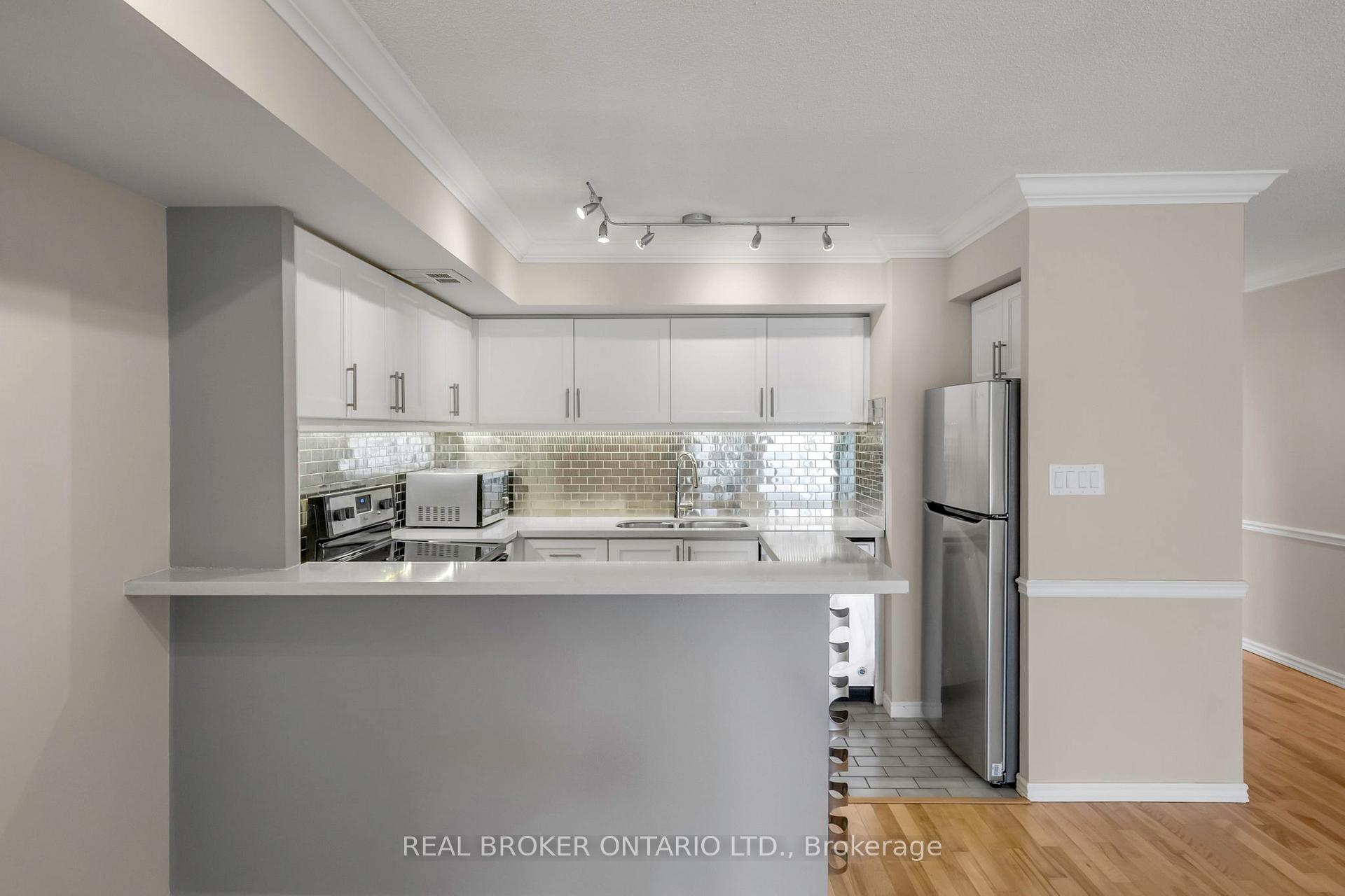 #2113 - 25 The Esplanade, Toronto, ON M5E1W5 | 1 Bedroom 2 Bathroom Condo Apt | Image 17