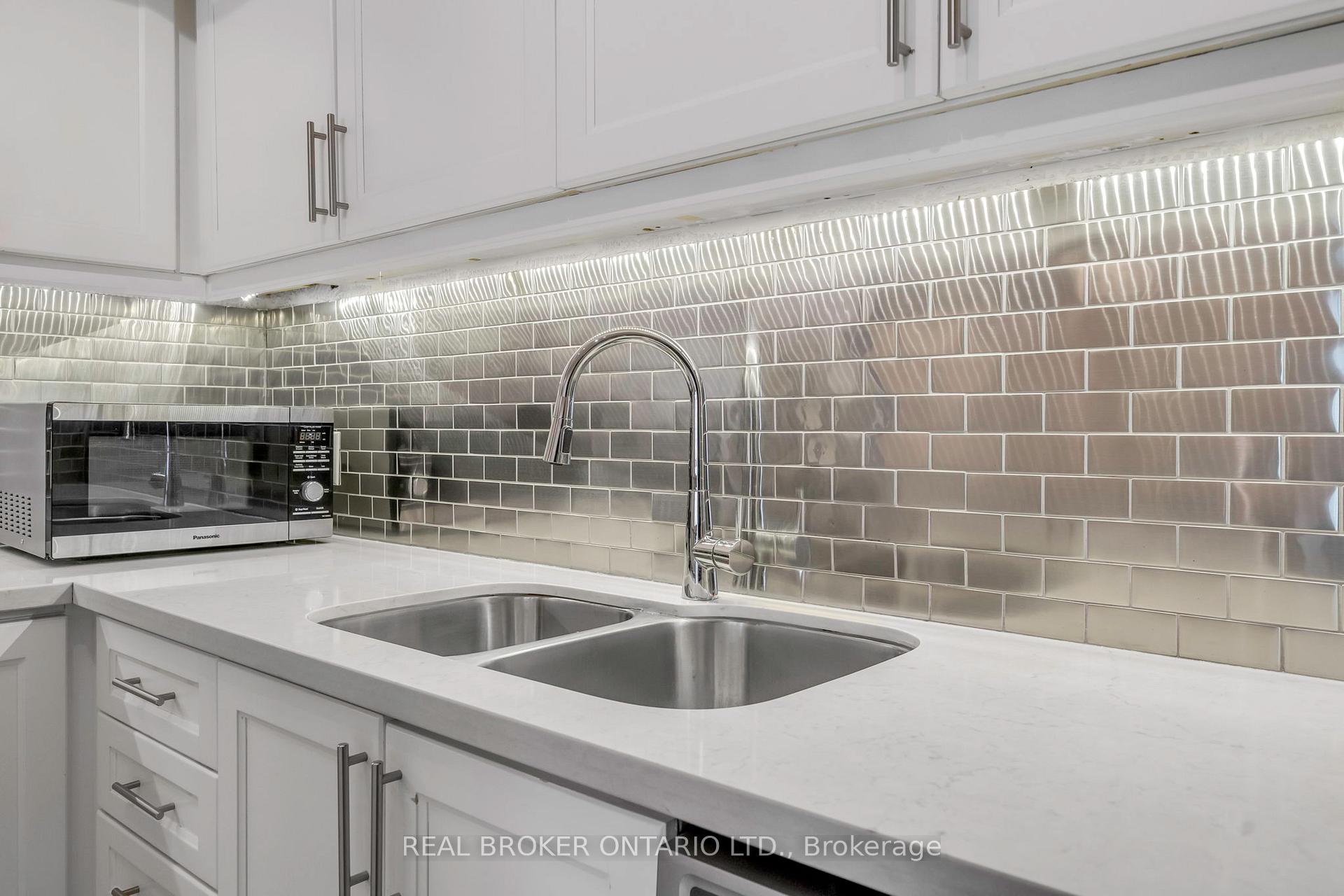 #2113 - 25 The Esplanade, Toronto, ON M5E1W5 | 1 Bedroom 2 Bathroom Condo Apt | Image 18