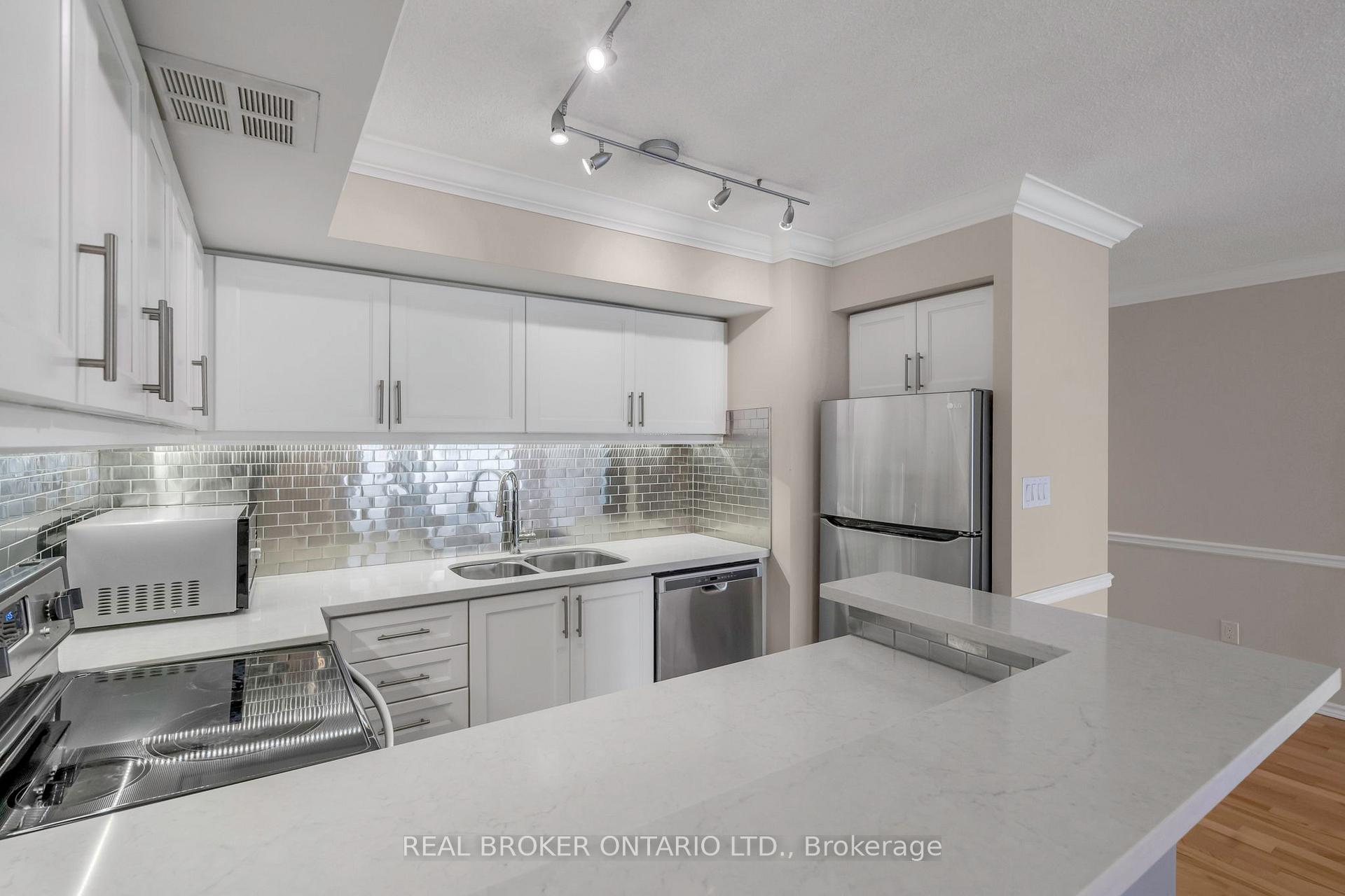 #2113 - 25 The Esplanade, Toronto, ON M5E1W5 | 1 Bedroom 2 Bathroom Condo Apt | Image 19