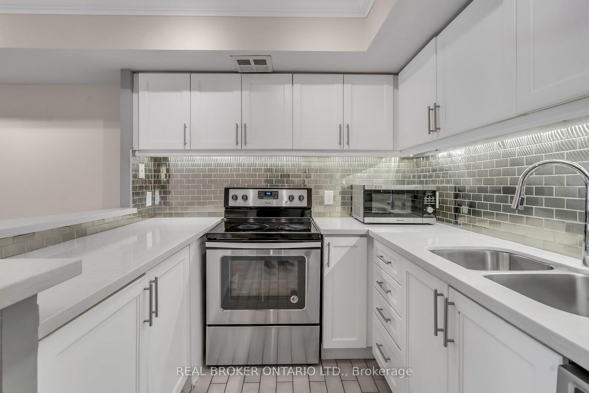 #2113 - 25 The Esplanade, Toronto, ON M5E1W5 | 1 Bedroom 2 Bathroom Condo Apt | Image 20