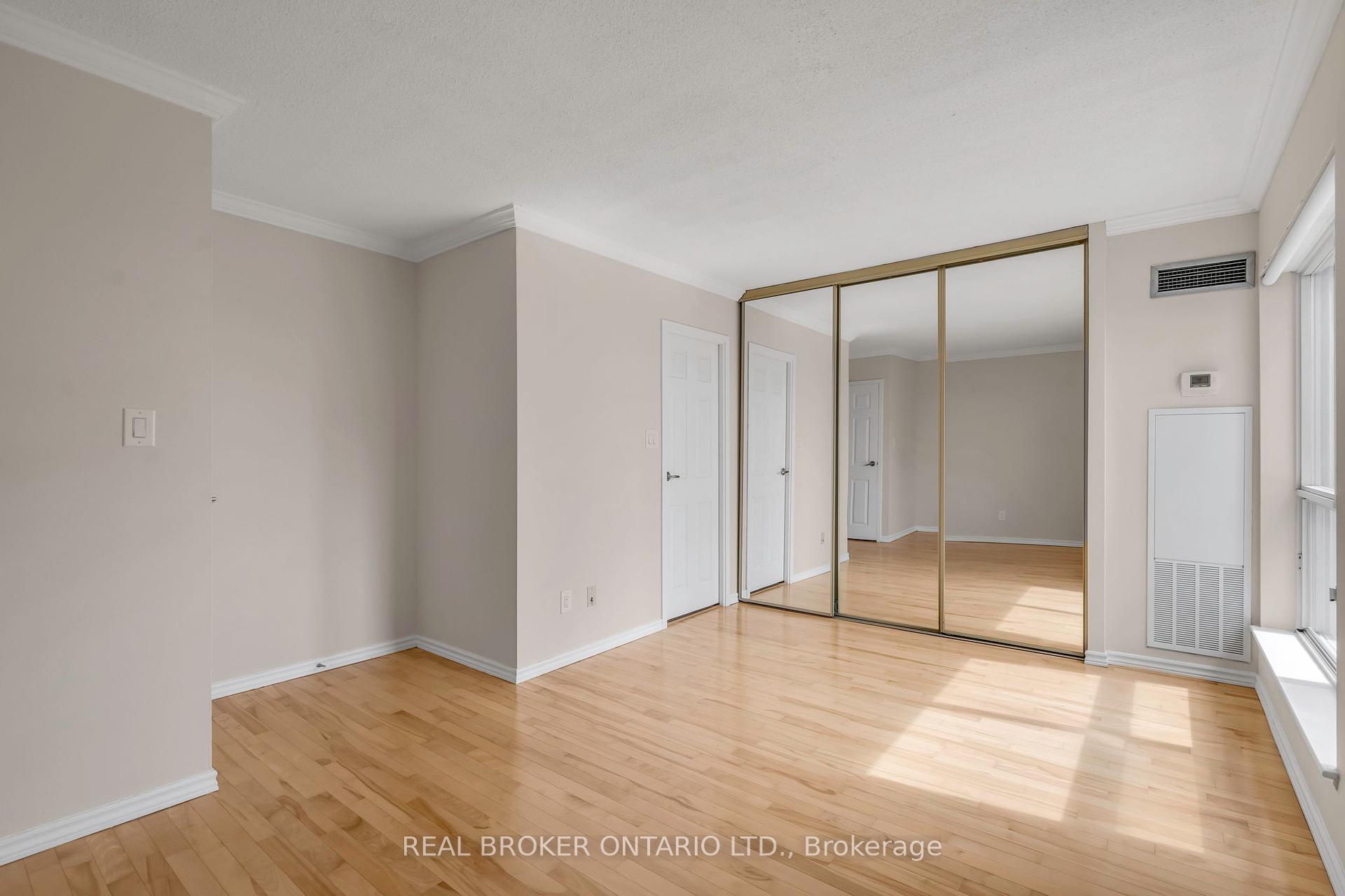 #2113 - 25 The Esplanade, Toronto, ON M5E1W5 | 1 Bedroom 2 Bathroom Condo Apt | Image 24