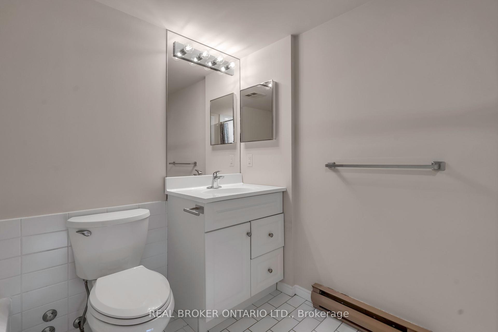 #2113 - 25 The Esplanade, Toronto, ON M5E1W5 | 1 Bedroom 2 Bathroom Condo Apt | Image 26