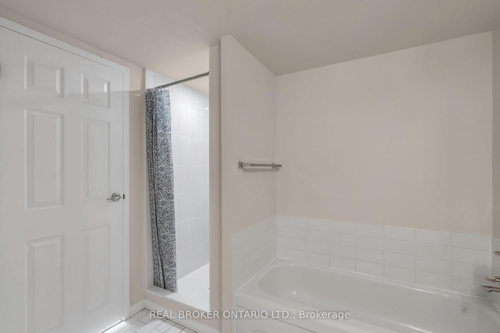 #2113 - 25 The Esplanade, Toronto, ON M5E1W5 | 1 Bedroom 2 Bathroom Condo Apt | Image 27