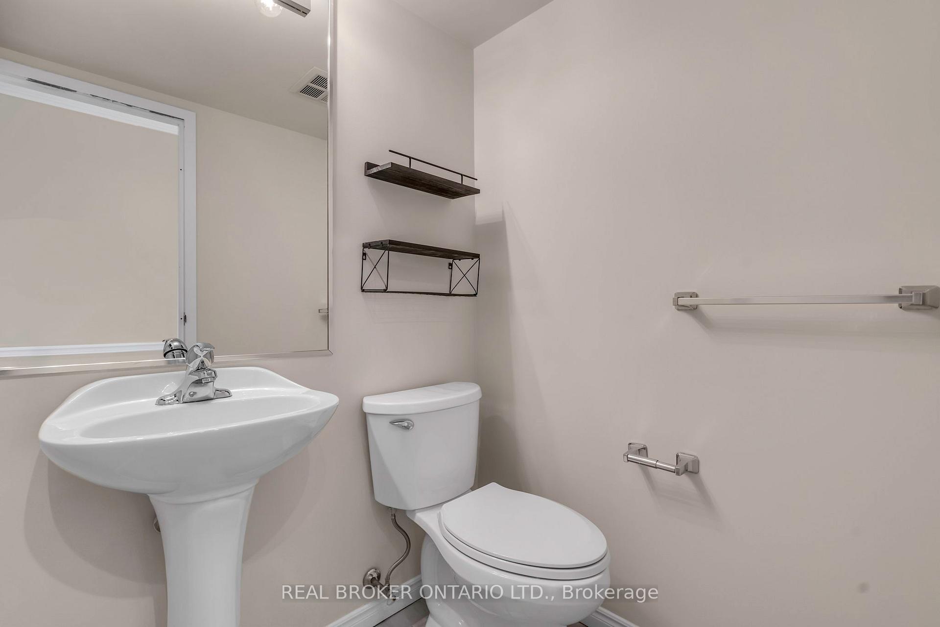 #2113 - 25 The Esplanade, Toronto, ON M5E1W5 | 1 Bedroom 2 Bathroom Condo Apt | Image 29