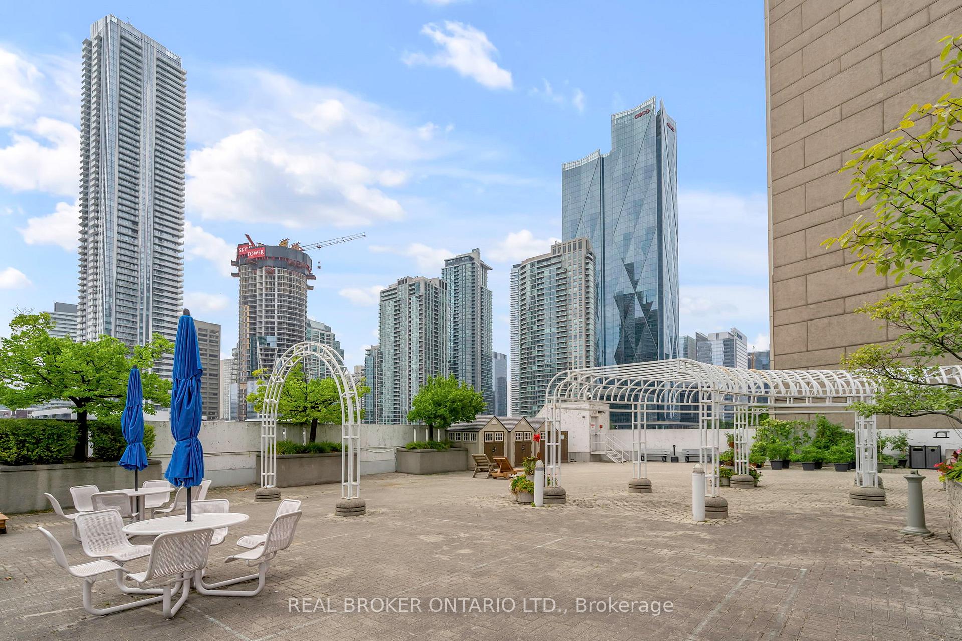#2113 - 25 The Esplanade, Toronto, ON M5E1W5 | 1 Bedroom 2 Bathroom Condo Apt | Image 32