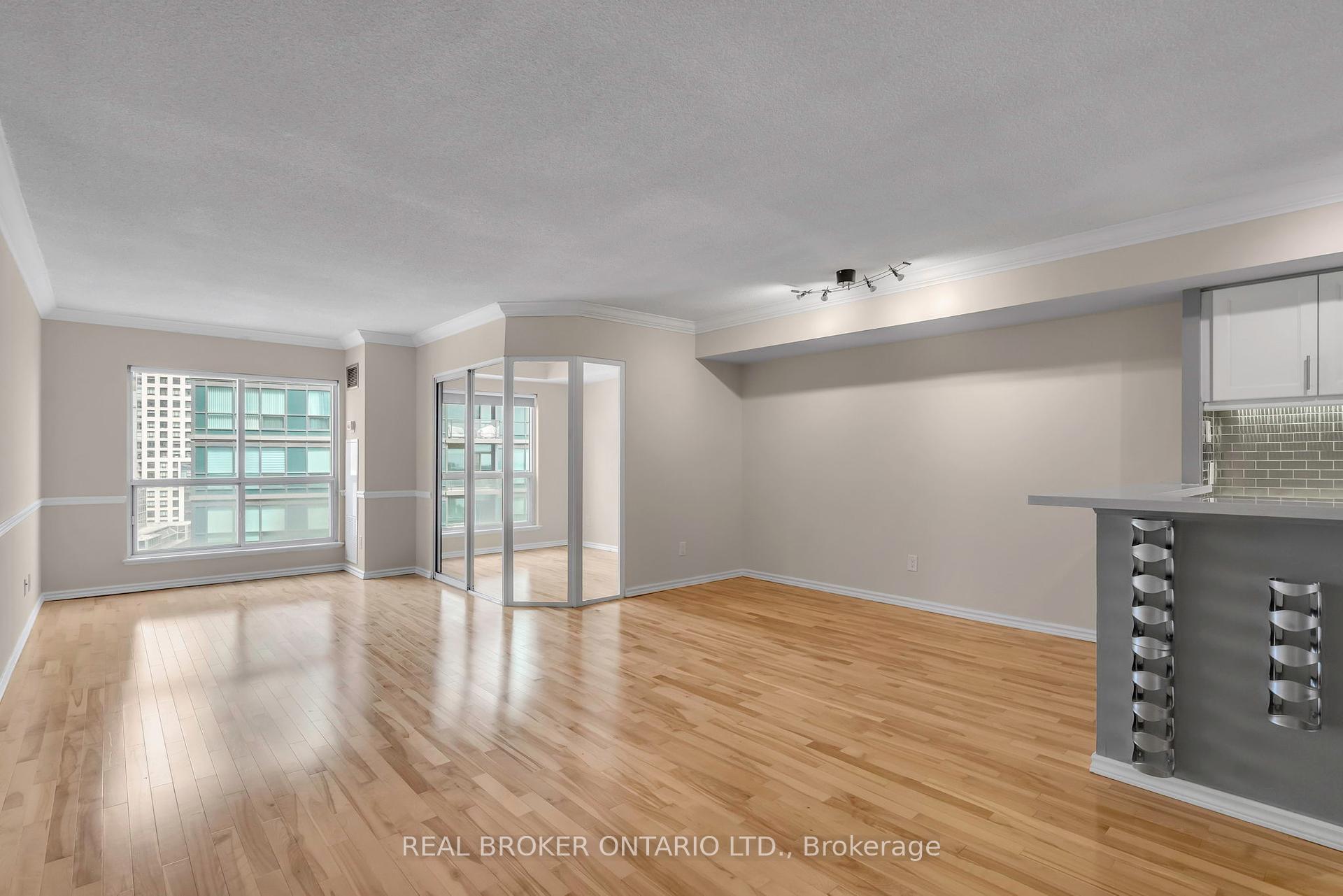 #2113 - 25 The Esplanade, Toronto, ON M5E1W5 | 1 Bedroom 2 Bathroom Condo Apt | Image 6