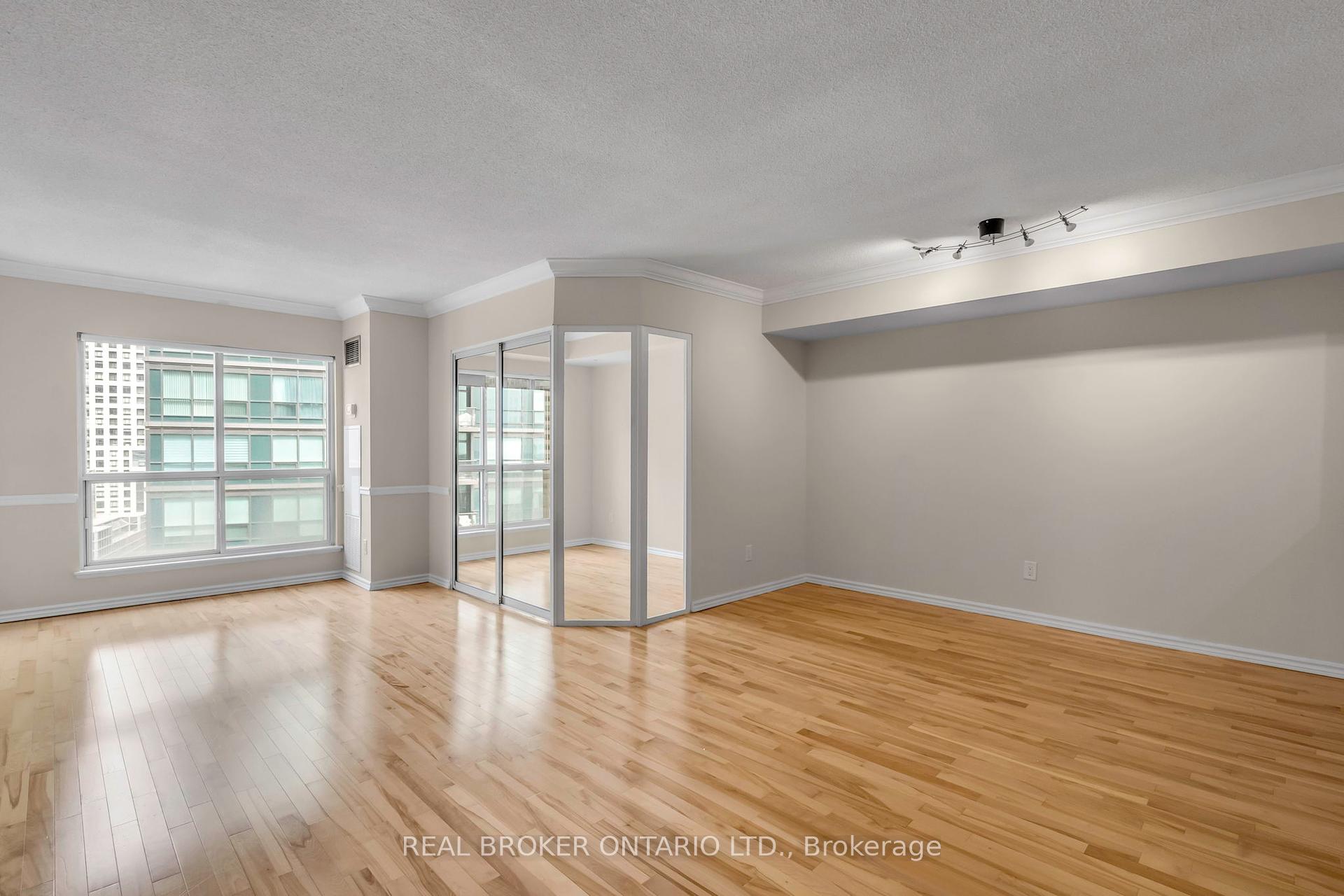 #2113 - 25 The Esplanade, Toronto, ON M5E1W5 | 1 Bedroom 2 Bathroom Condo Apt | Image 7