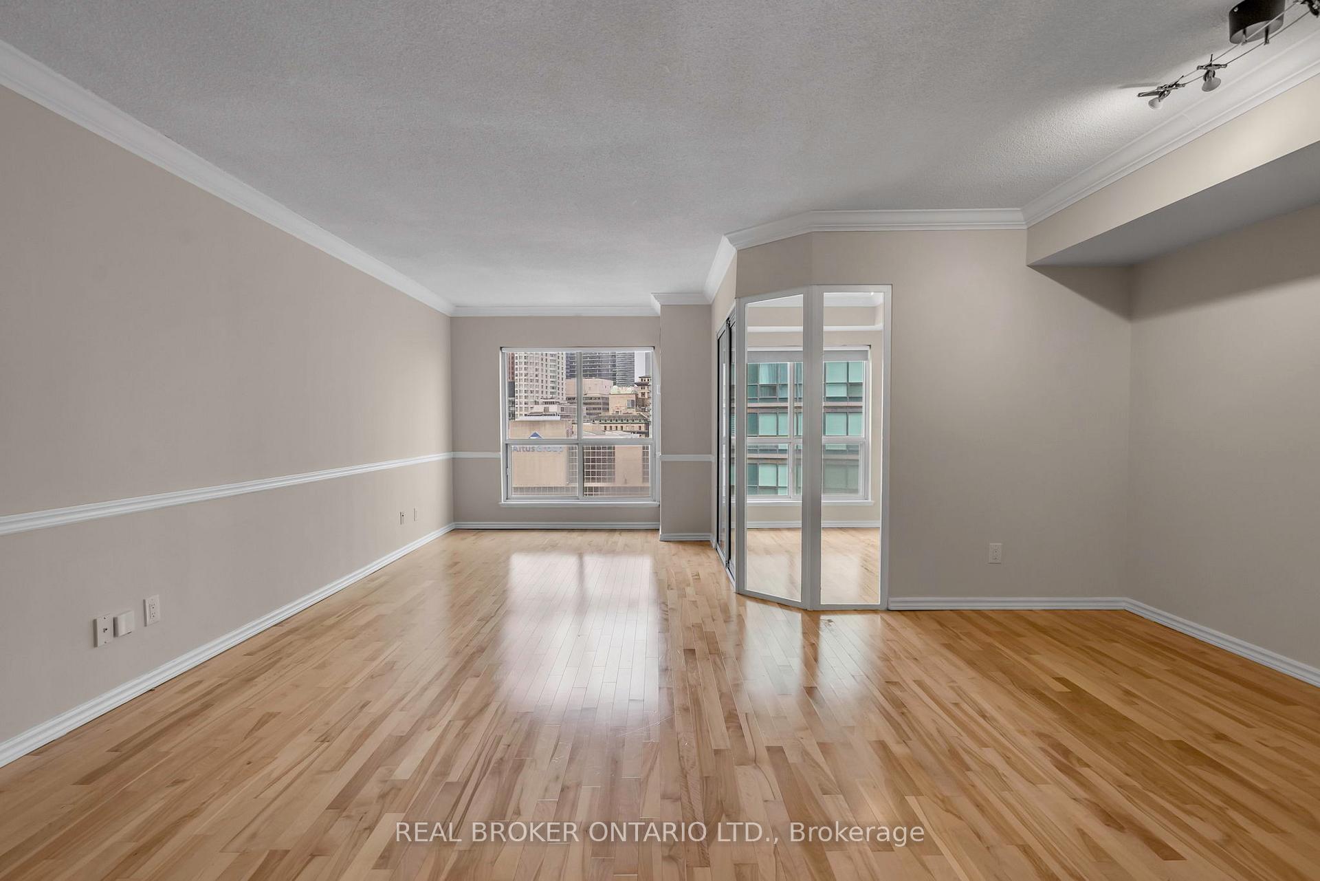 #2113 - 25 The Esplanade, Toronto, ON M5E1W5 | 1 Bedroom 2 Bathroom Condo Apt | Image 8