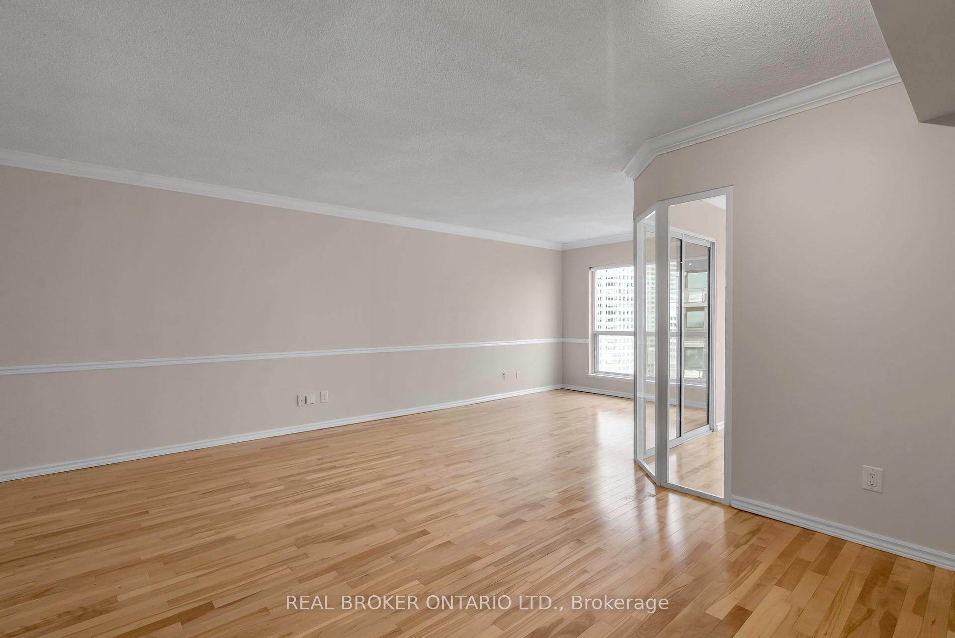 #2113 - 25 The Esplanade, Toronto, ON M5E1W5 | 1 Bedroom 2 Bathroom Condo Apt | Image 9