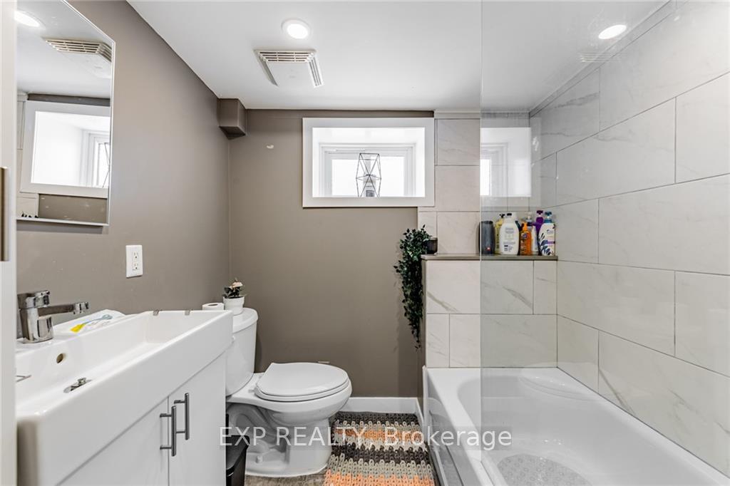 198 LAUDER Ave, Toronto, ON M6E3H4 | 4 Bedroom 4 Bathroom Detached House | Image 27
