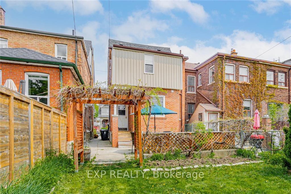 198 LAUDER Ave, Toronto, ON M6E3H4 | 4 Bedroom 4 Bathroom Detached House | Image 30