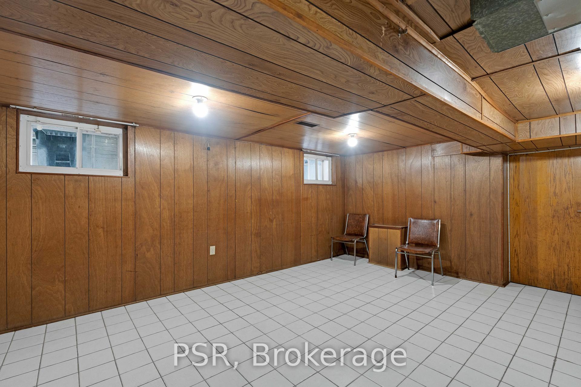 7 Earnscliffe Rd N, Toronto, ON M6E1J4 | 4 Bedroom 3 Bathroom Detached House | Image 11