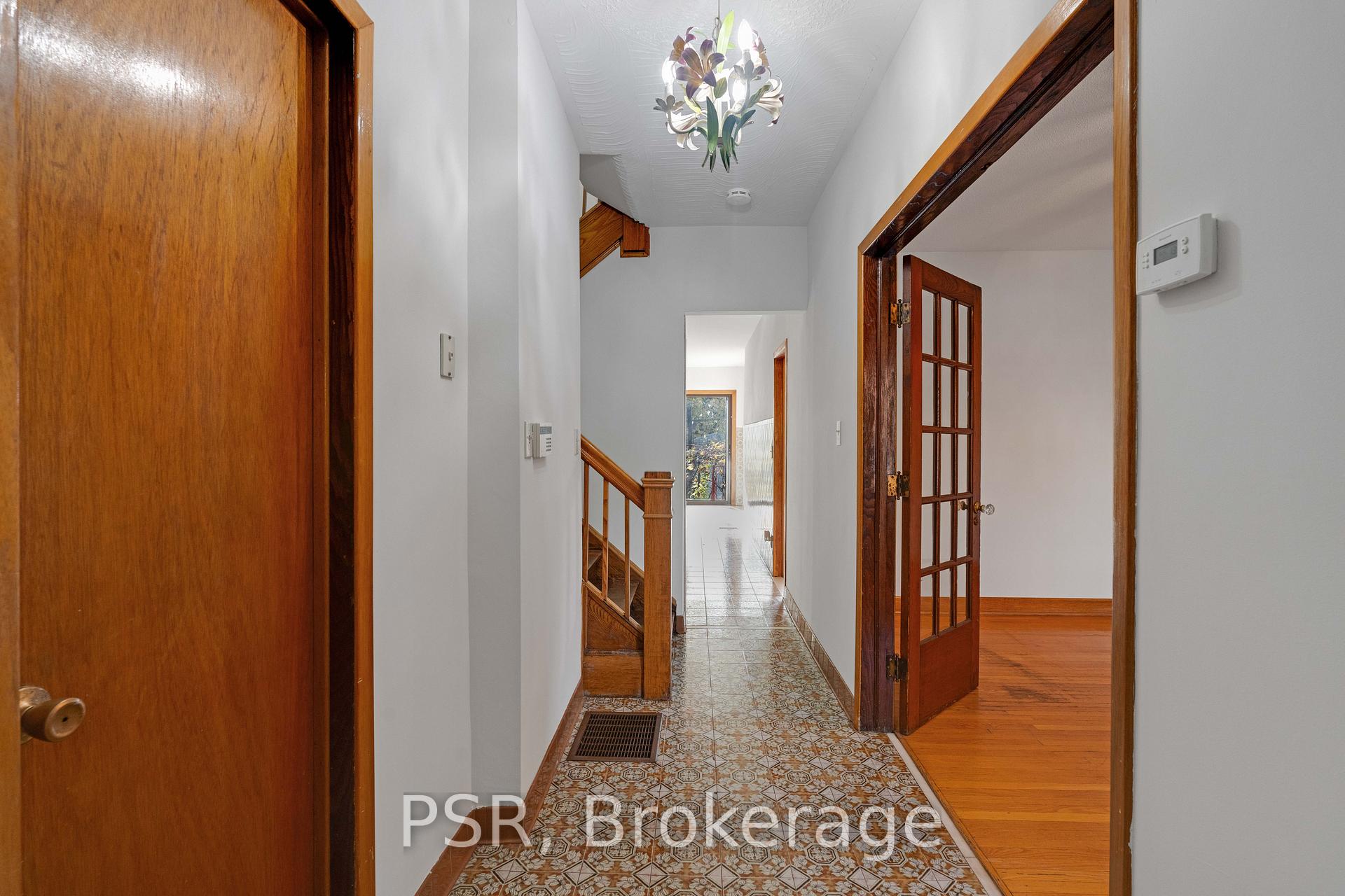 7 Earnscliffe Rd N, Toronto, ON M6E1J4 | 4 Bedroom 3 Bathroom Detached House | Image 2