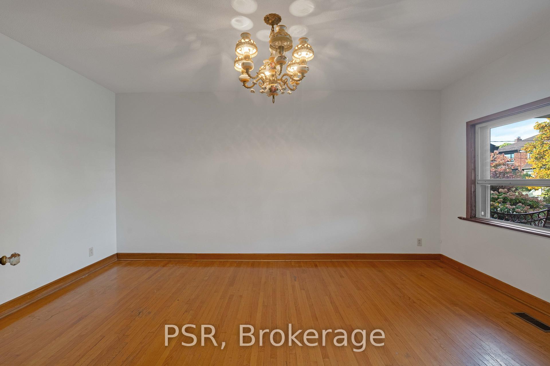 7 Earnscliffe Rd N, Toronto, ON M6E1J4 | 4 Bedroom 3 Bathroom Detached House | Image 3