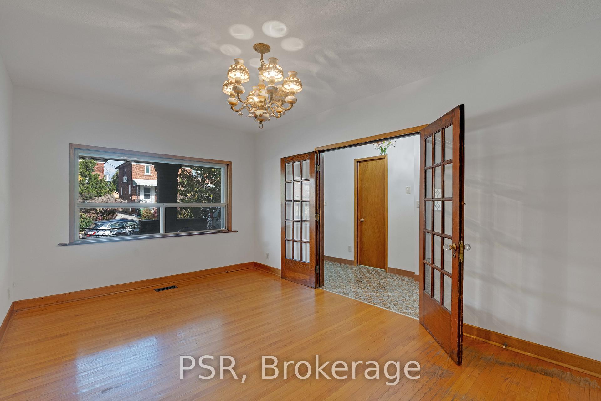 7 Earnscliffe Rd N, Toronto, ON M6E1J4 | 4 Bedroom 3 Bathroom Detached House | Image 4