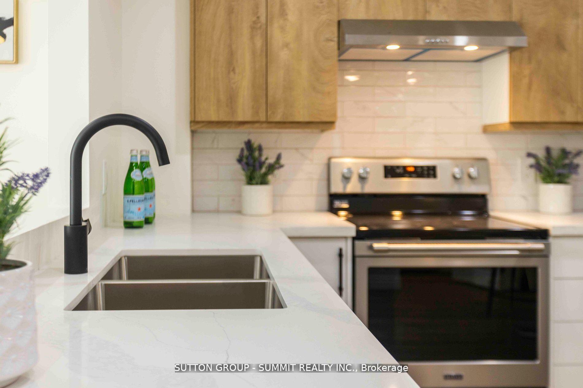 #421 - 12 Douro St, Toronto, ON M6K0A1 | 2 Bedroom 1 Bathroom Condo Townhouse | Image 11